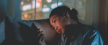 Avoiding the doom scroll: How to manage social media use under stress